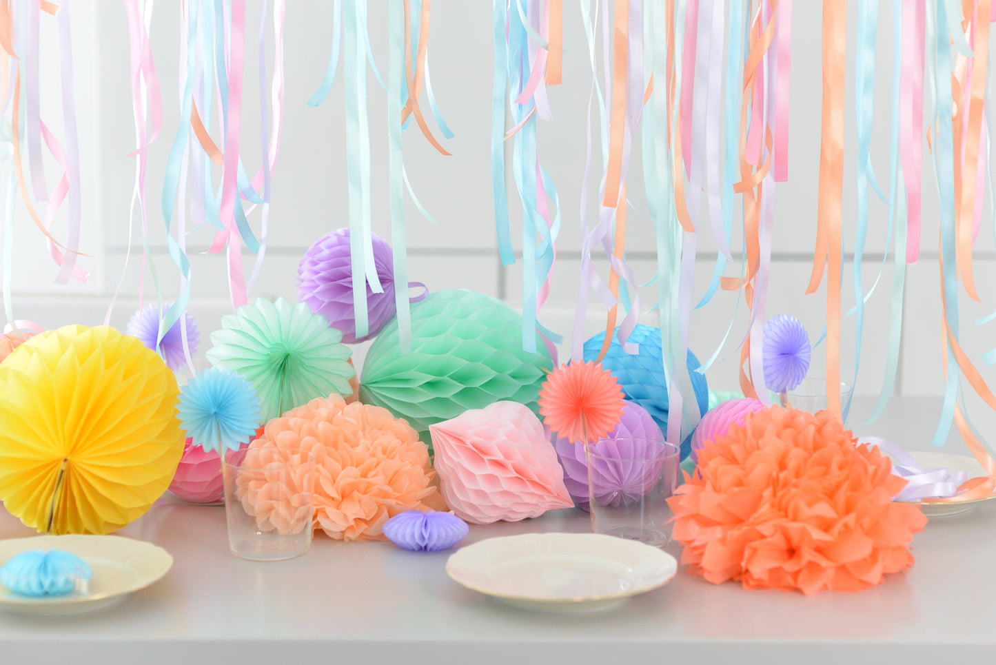 It's a party Paper pom pom and honeycomb balls party set | Mint, pink, lilac, peach Tissue paper pompoms - Decopompoms