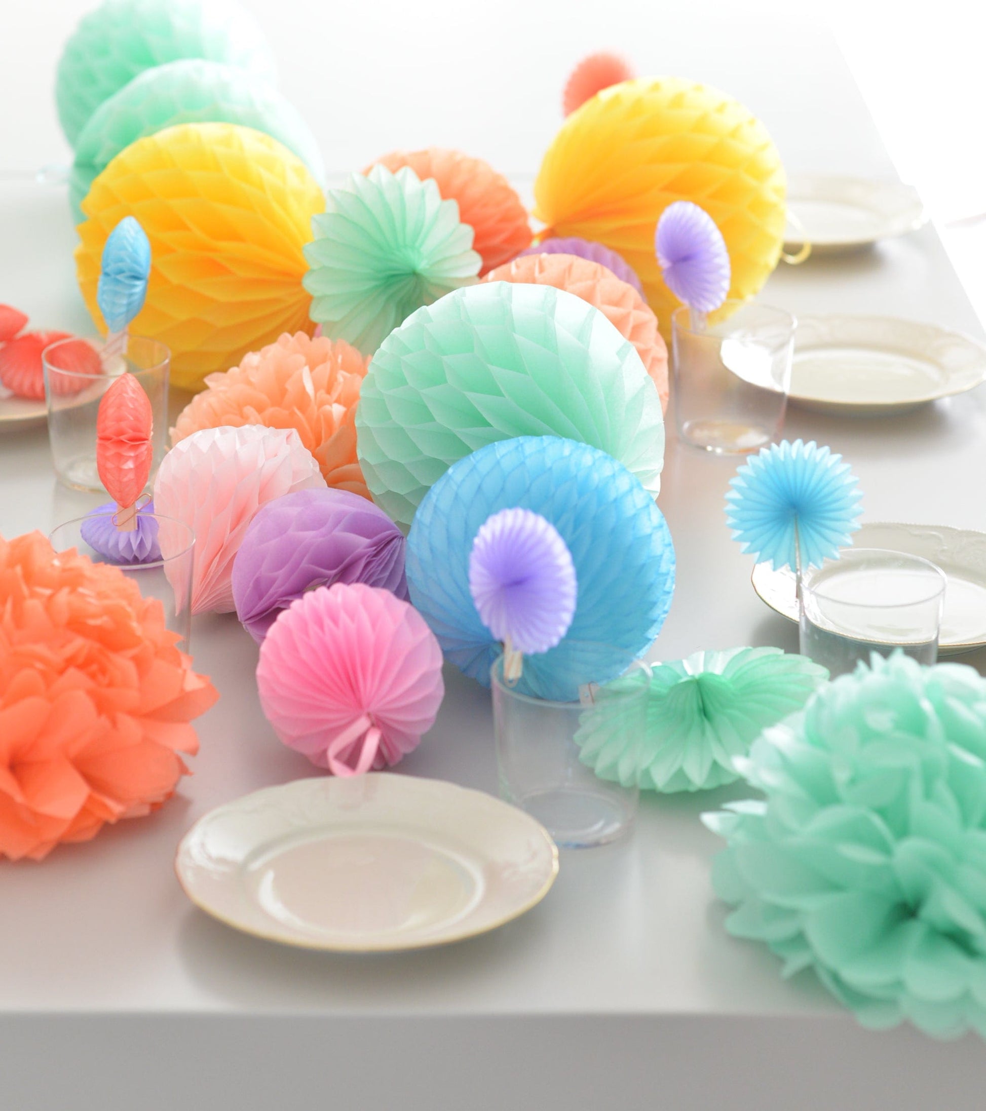 It's a party Paper pom pom and honeycomb balls party set | Mint, pink, lilac, peach Tissue paper pompoms - Decopompoms