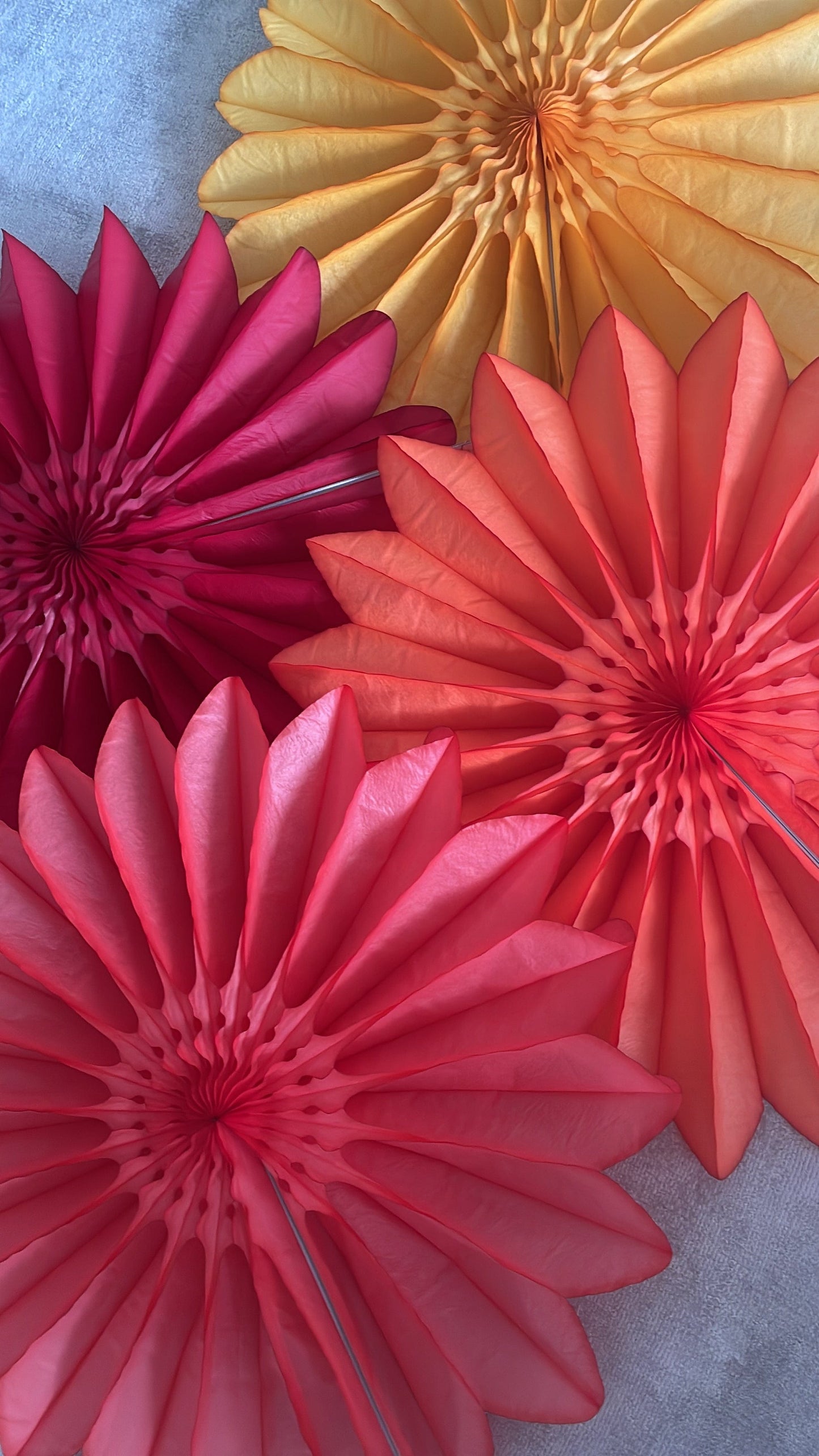 Paper fans - fall colours - party decoration set of 4 - orange yellow coral and deep red - 26" diamete - Decopompoms
