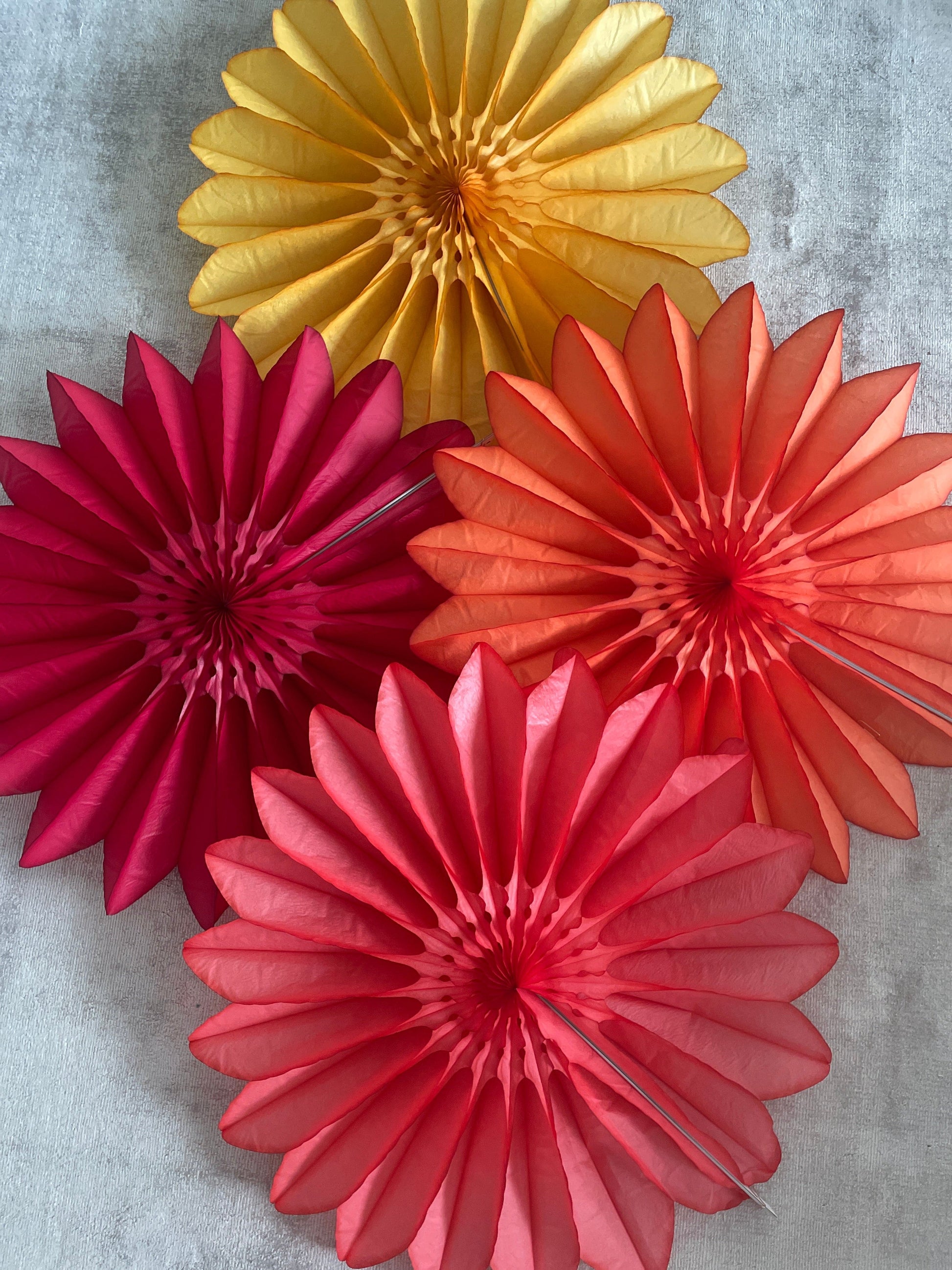 Paper fans - fall colours - party decoration set of 4 - orange yellow coral and deep red - 26" diamete - Decopompoms