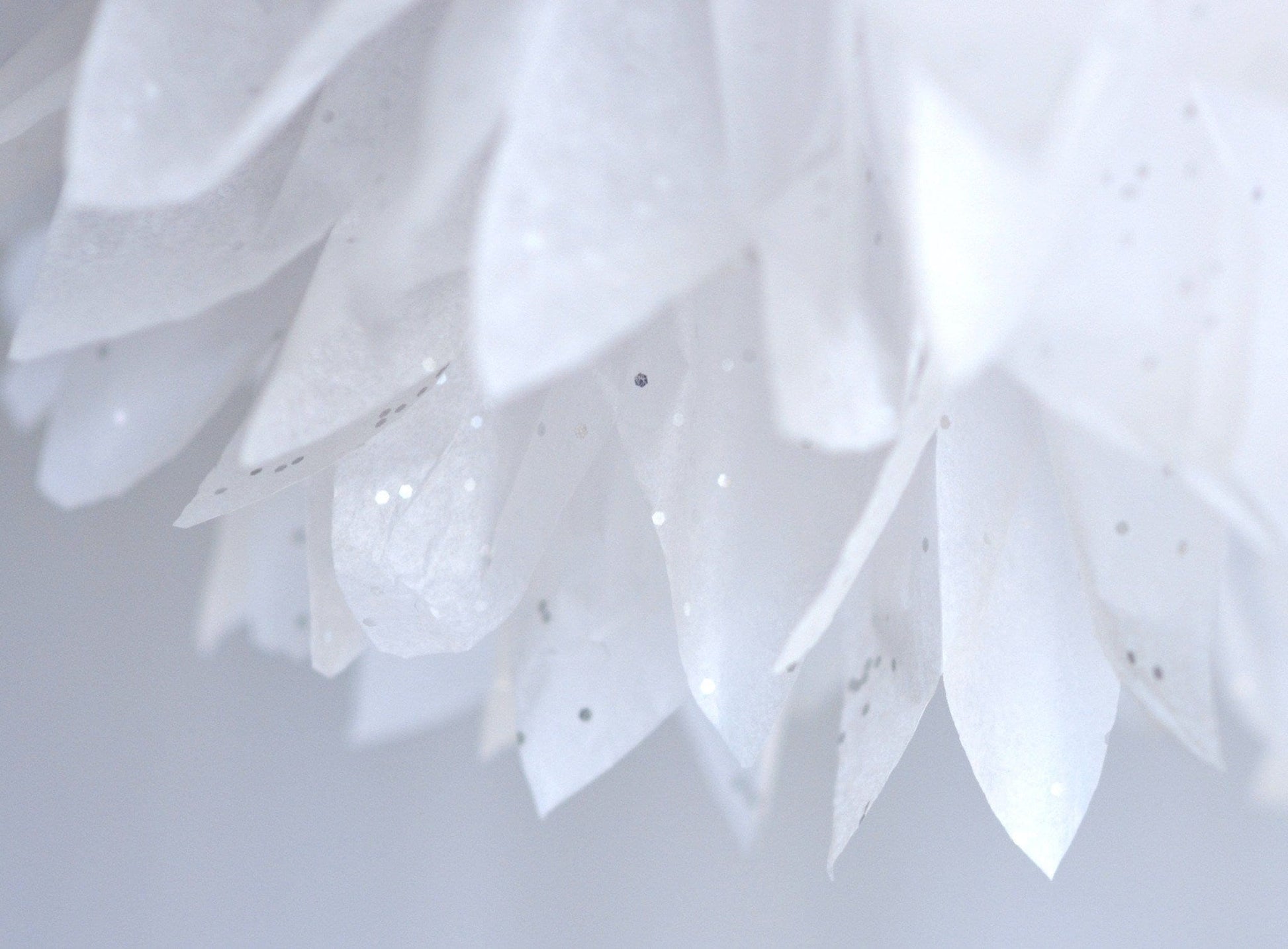 Gemstone Diamonds white tissue paper pom pom - Decopompoms