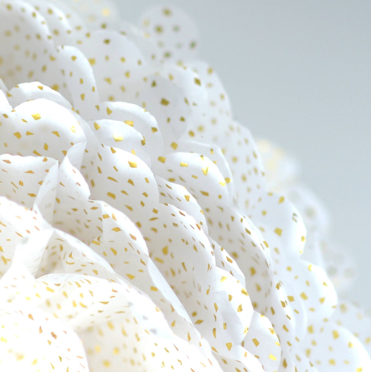Golden reflections paper pom pom - Decopompoms