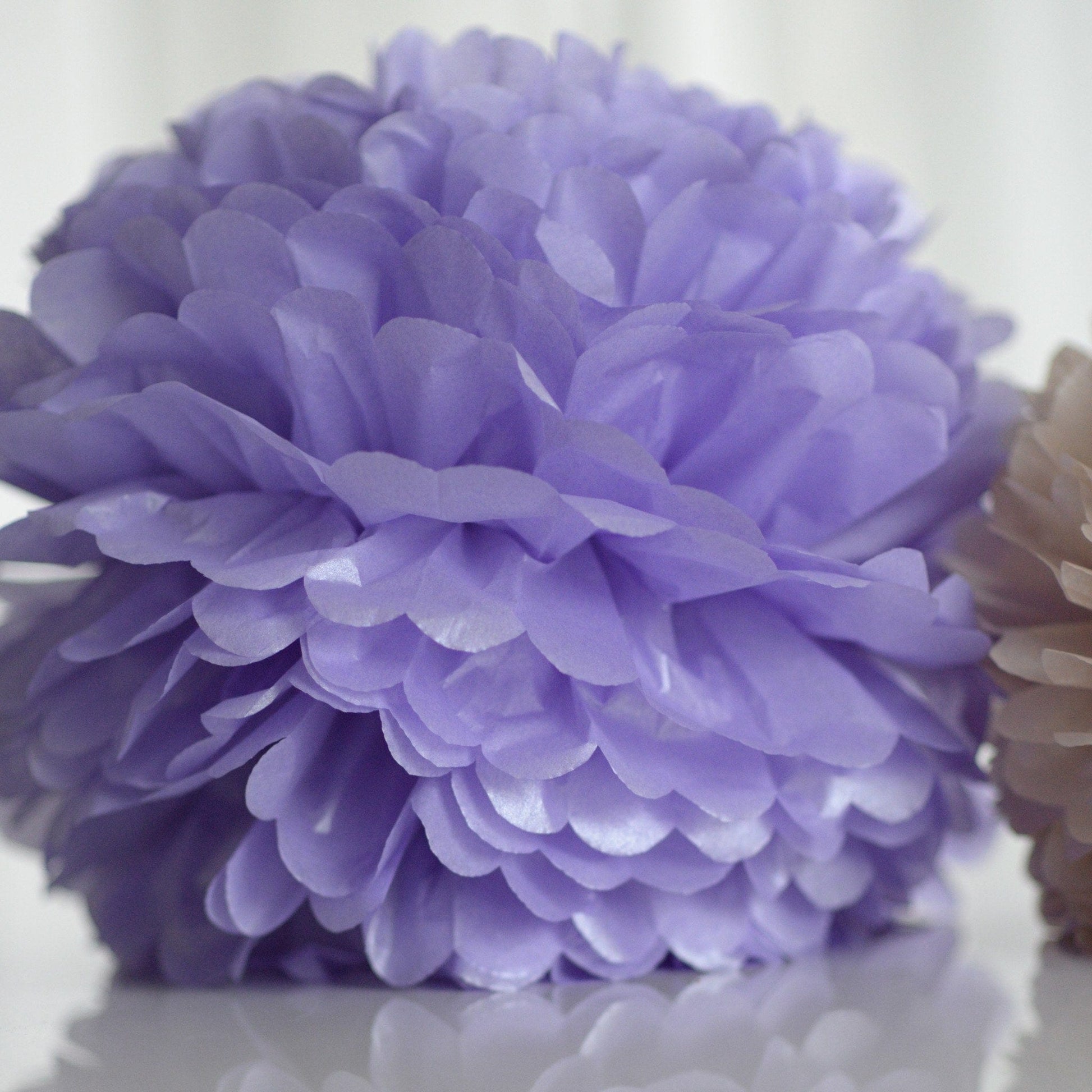 Shimmery lavender paper pom poms - Decopompoms
