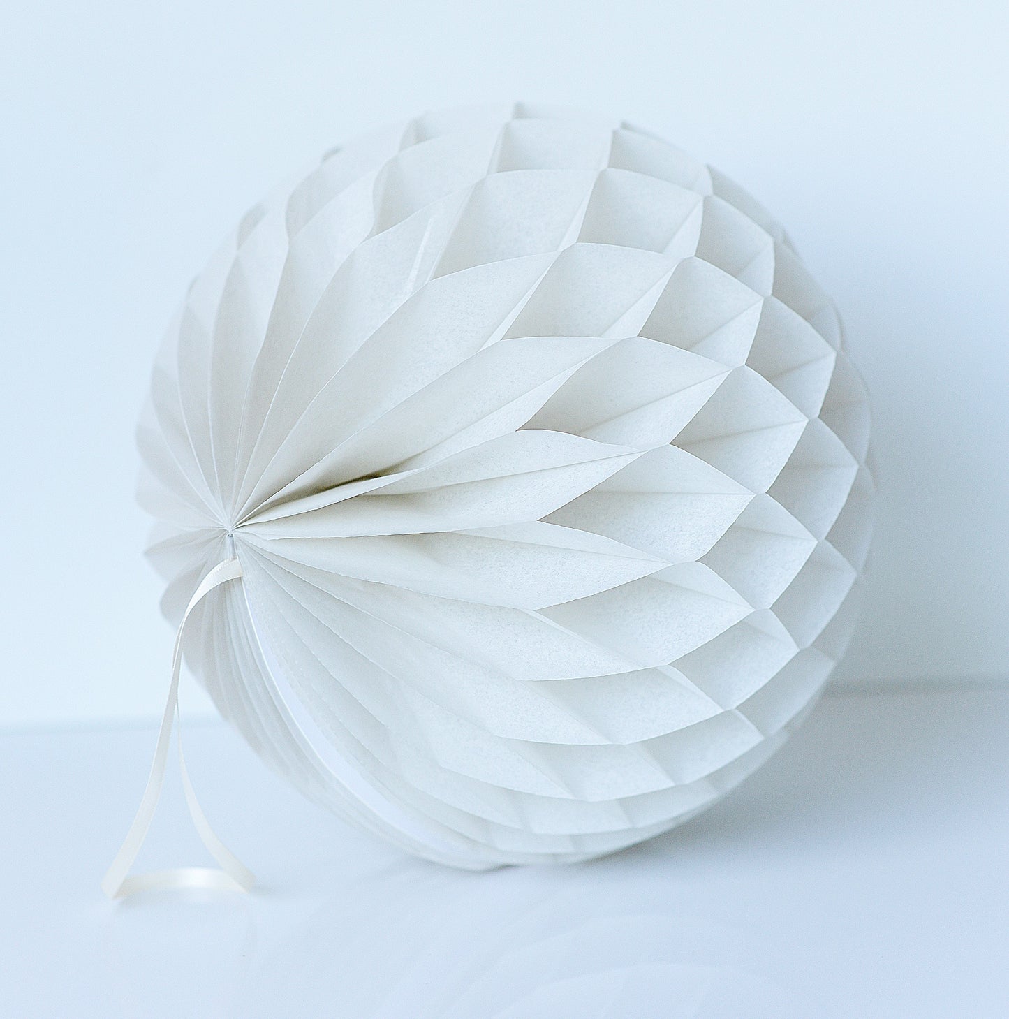 Almond milk paper honeycomb - hanging party decorations - Decopompoms