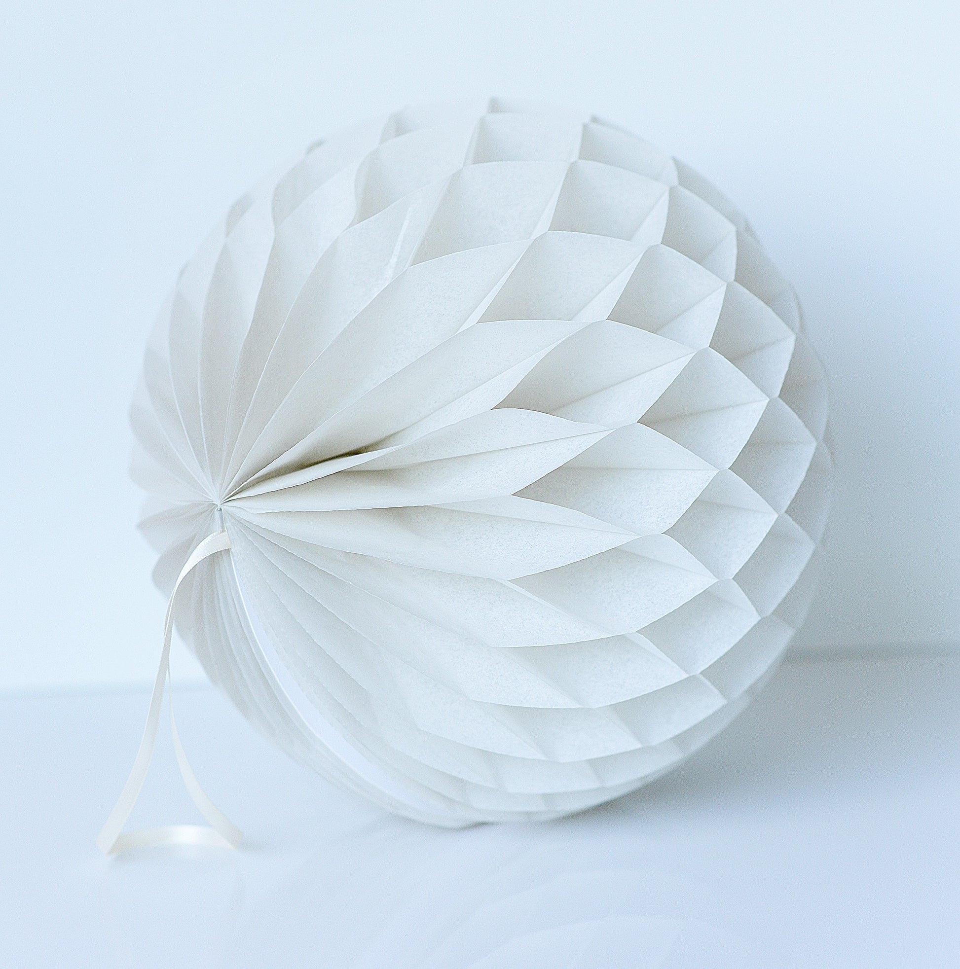 Almond milk paper honeycomb - hanging party decorations - Decopompoms
