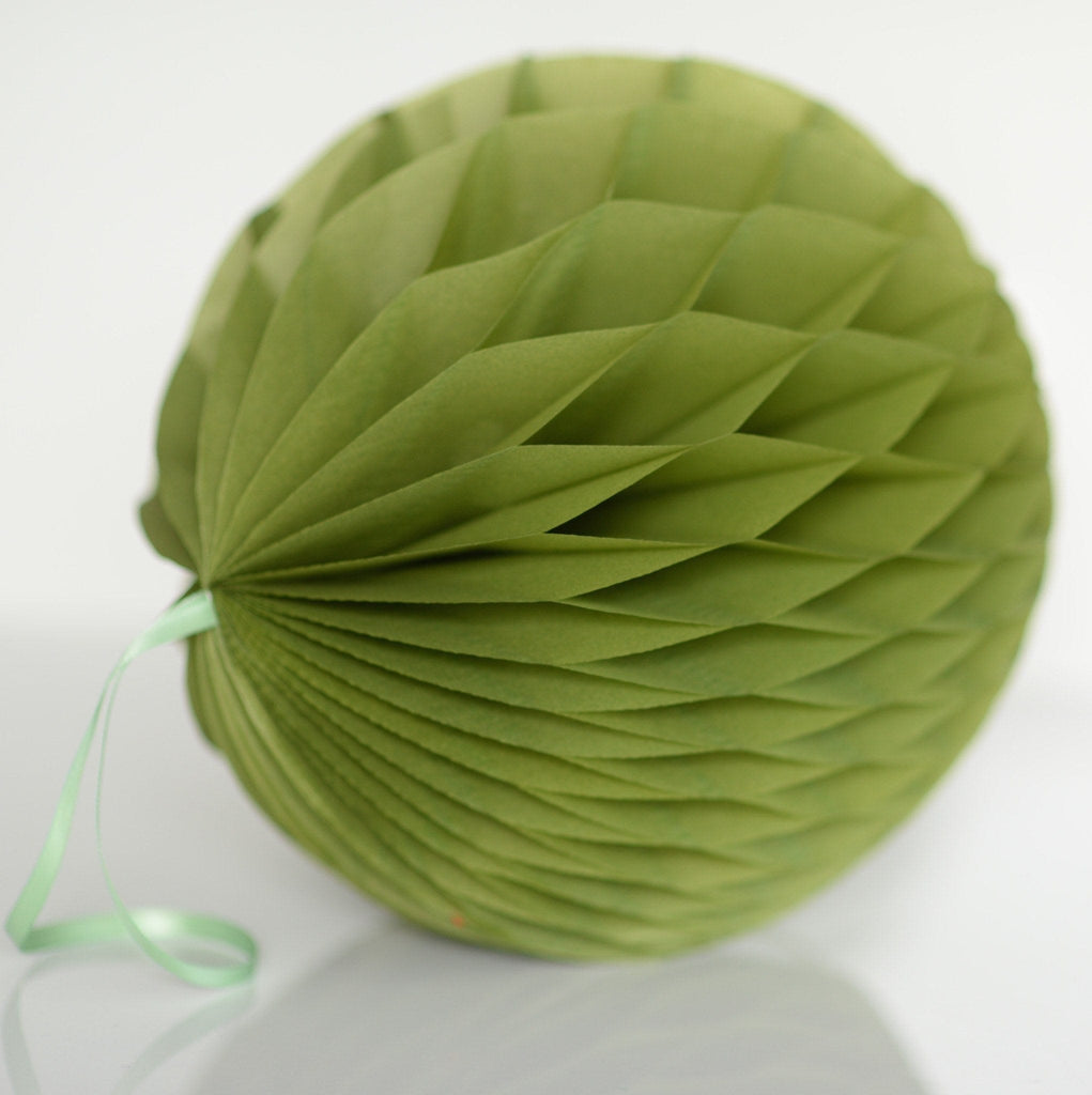 Green tea paper honeycomb - hanging party decorations - Decopompoms