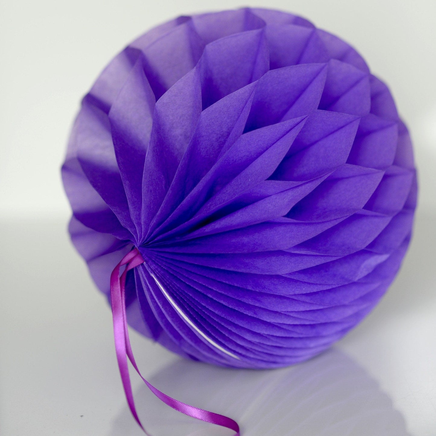 Pansy paper honeycomb - hanging party decorations - Decopompoms