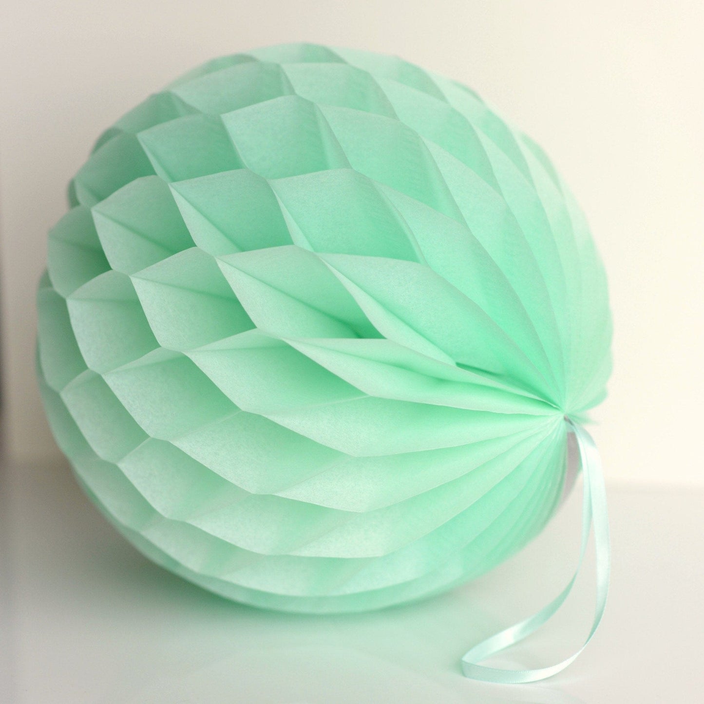 Pistachio paper honeycomb - hanging party decorations - Decopompoms