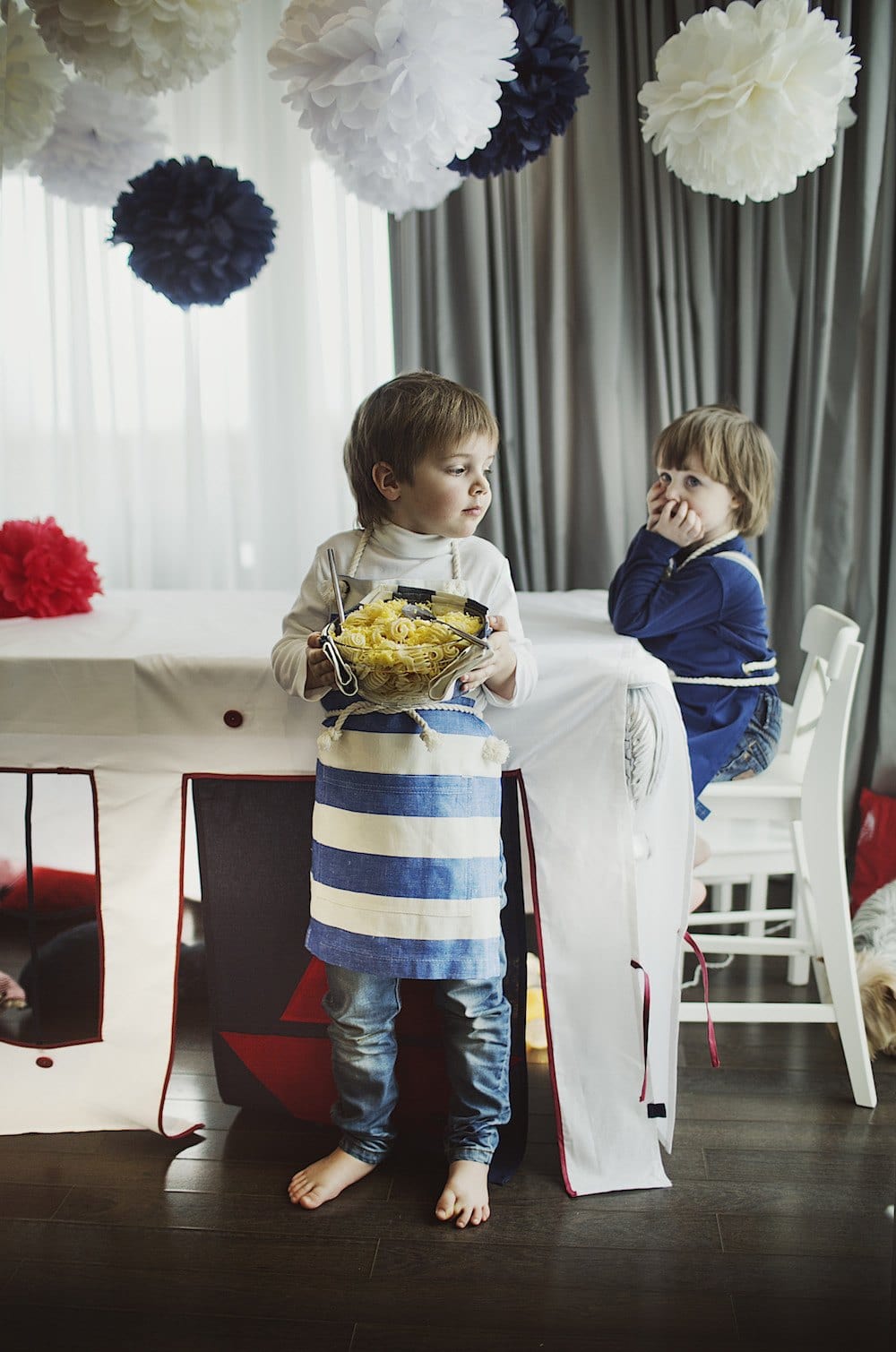 Kids party table cover - Playhouse - "Celebrating ship" - Decopompoms - party decoration boutique