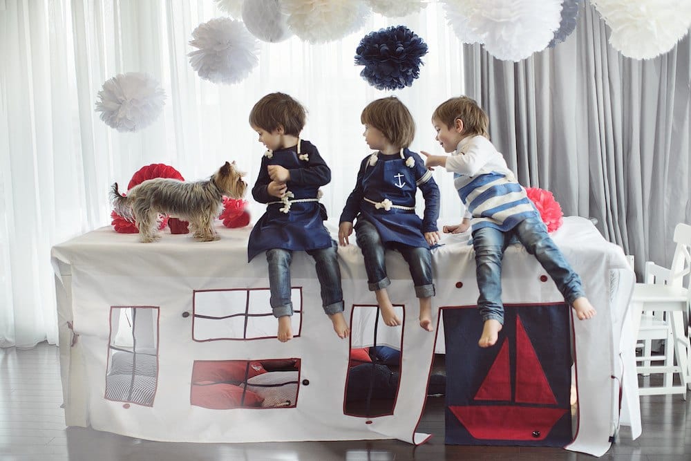 Kids party table cover - Playhouse - "Celebrating ship" - Decopompoms - party decoration boutique