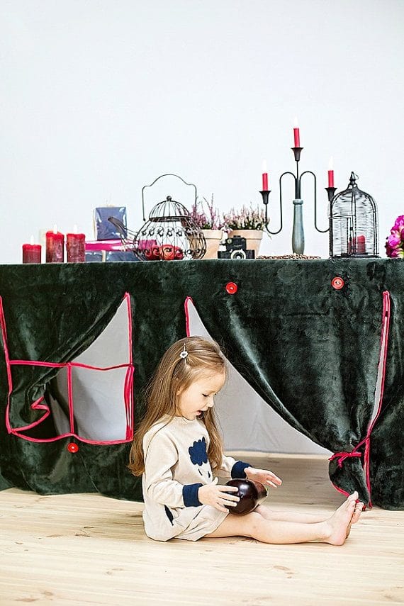 Kids party table cover - Playhouse - "Sand castle" - Decopompoms - party decoration boutique