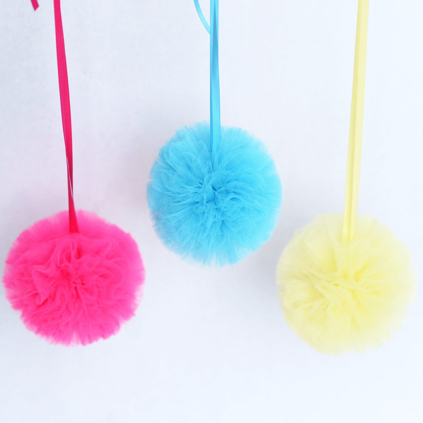 Aqua tulle pom poms - Decopompoms