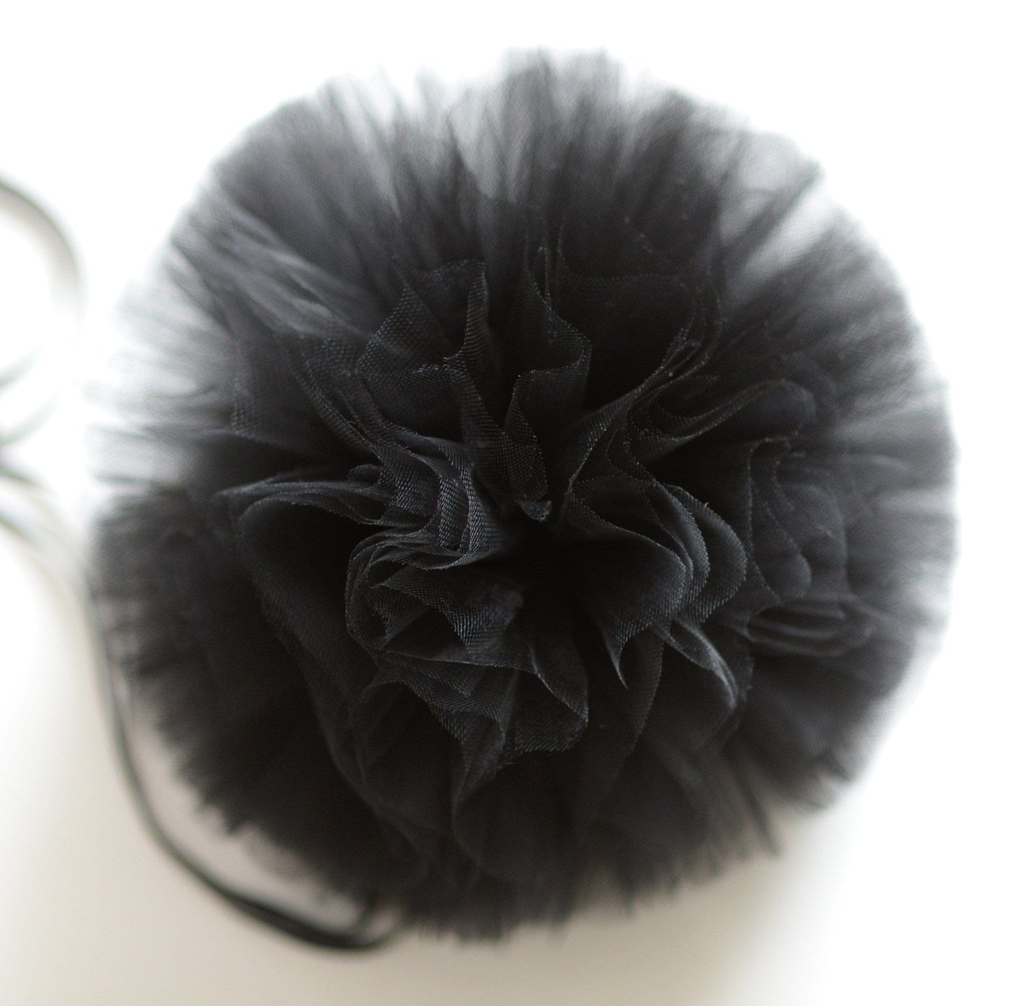 Black tulle pom poms - Decopompoms