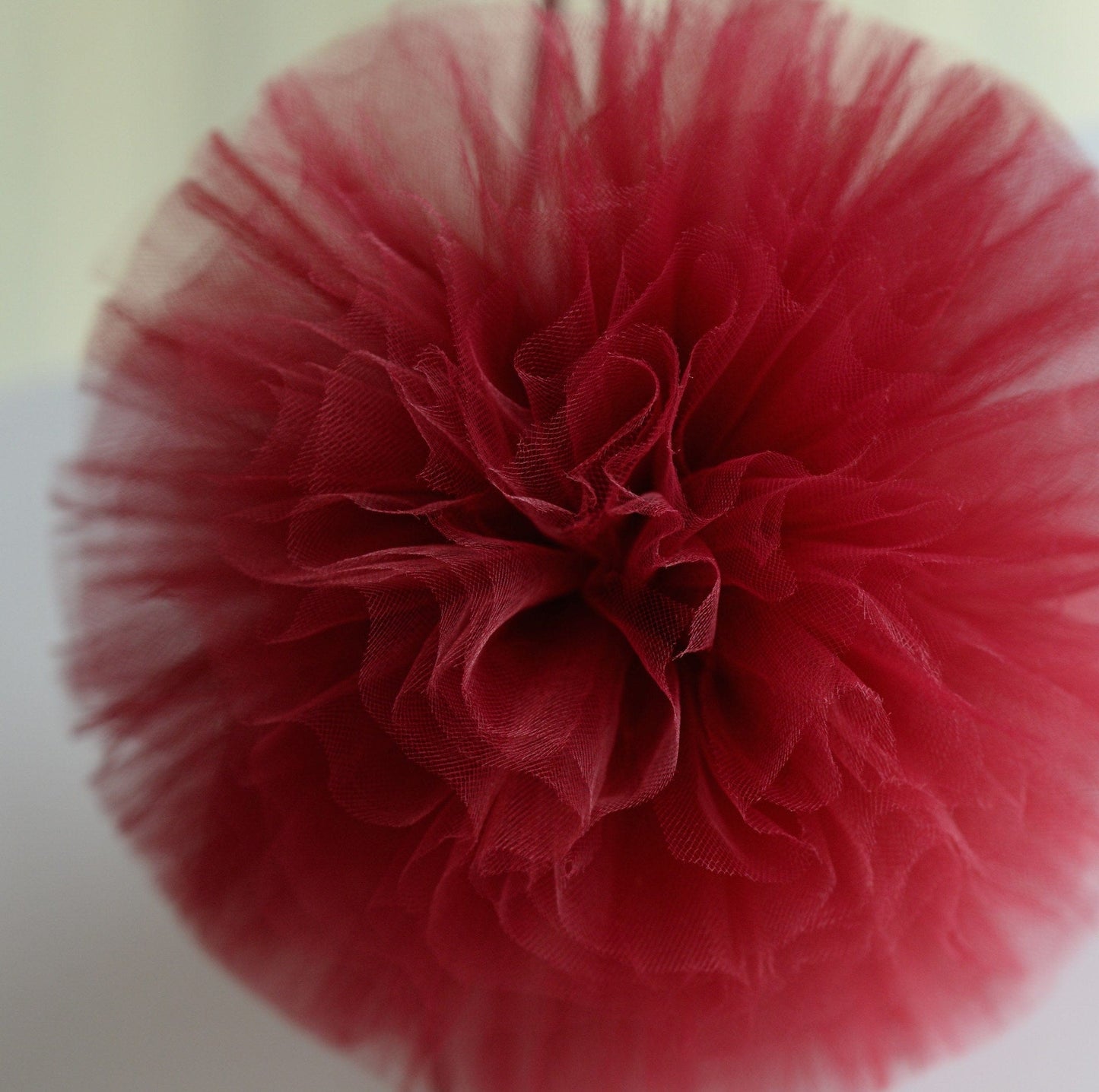 Burgundy tulle pom pom - Decopompoms