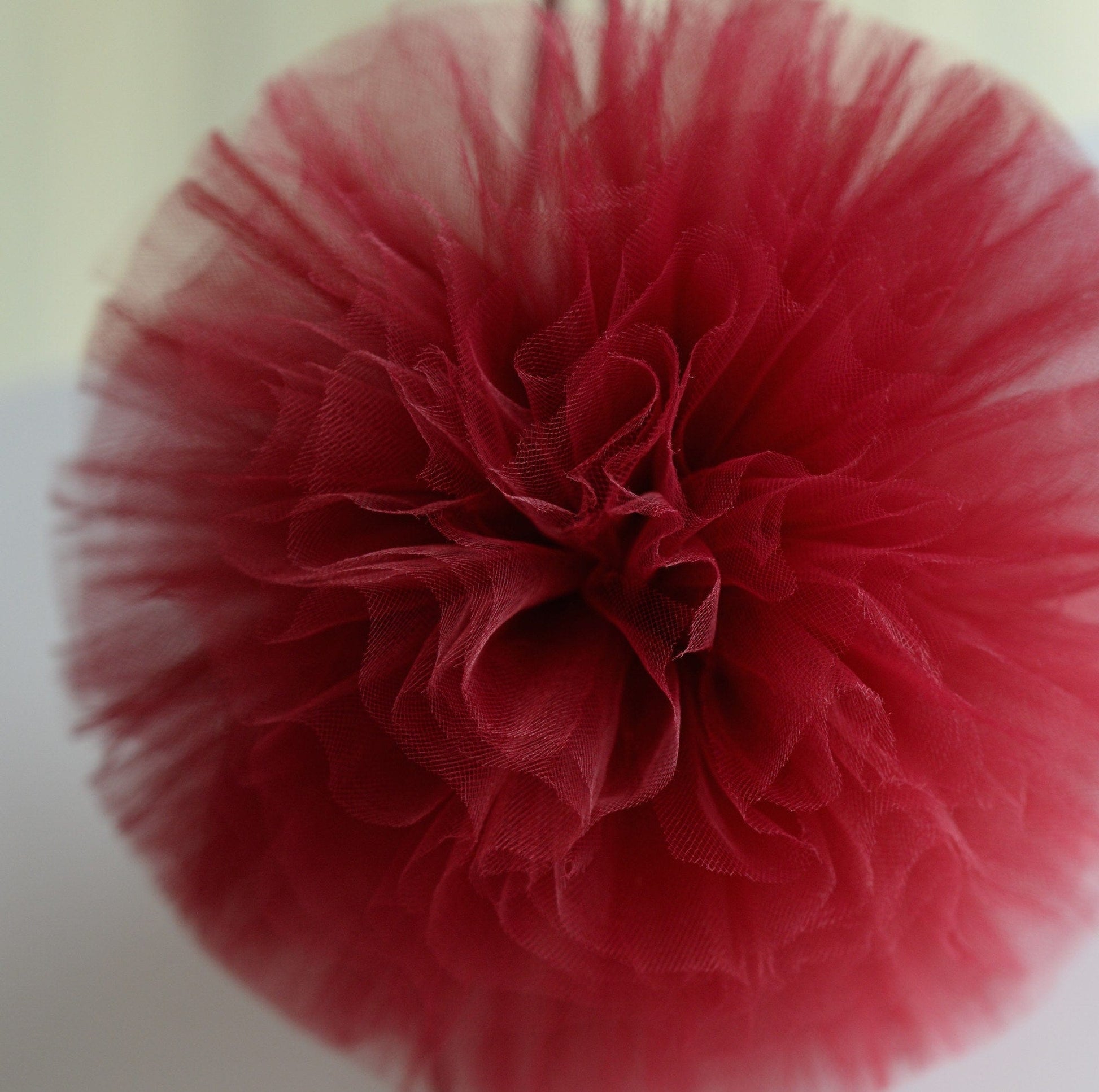 Burgundy tulle pom pom - Decopompoms