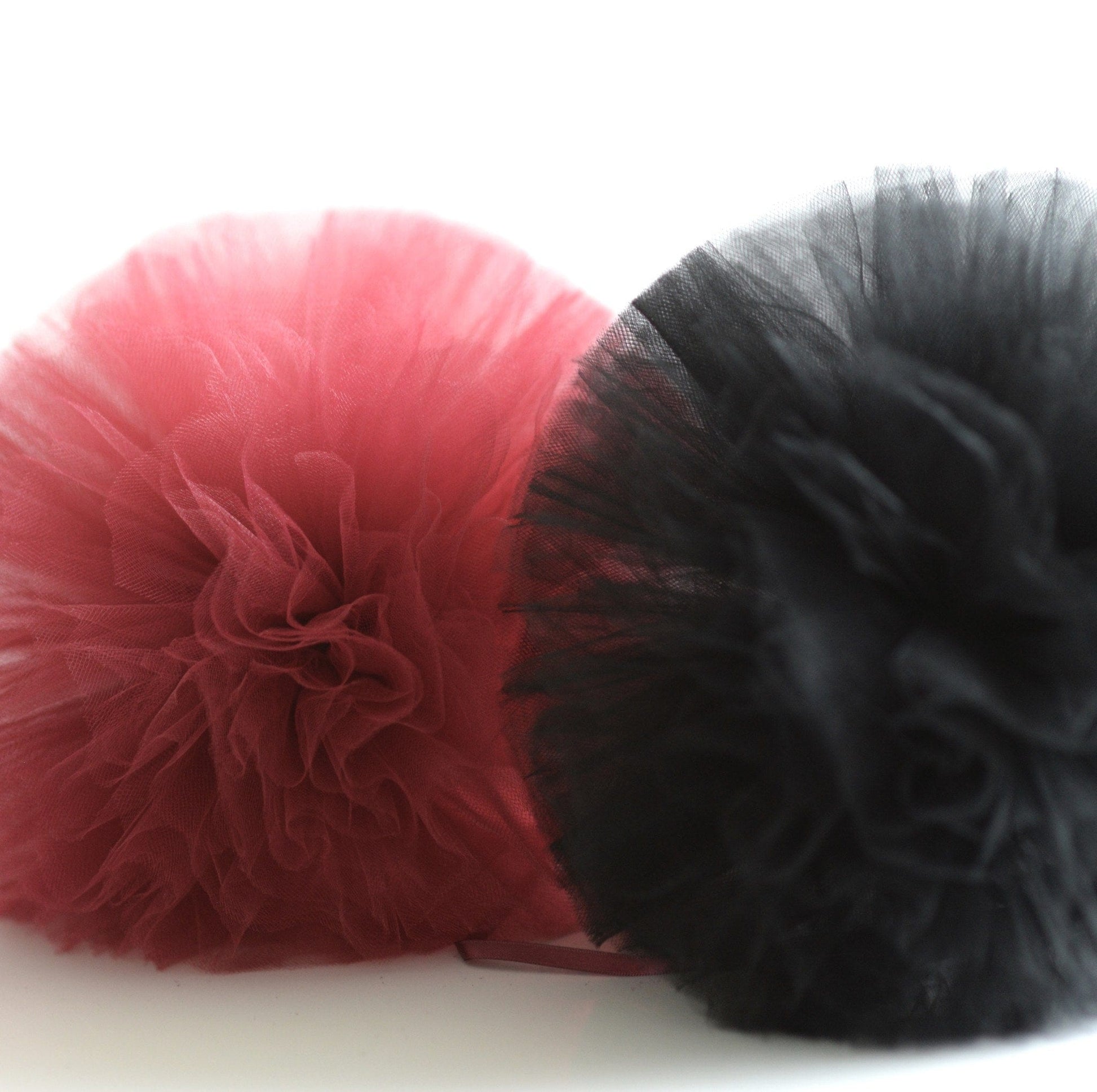 Burgundy tulle pom pom - Decopompoms