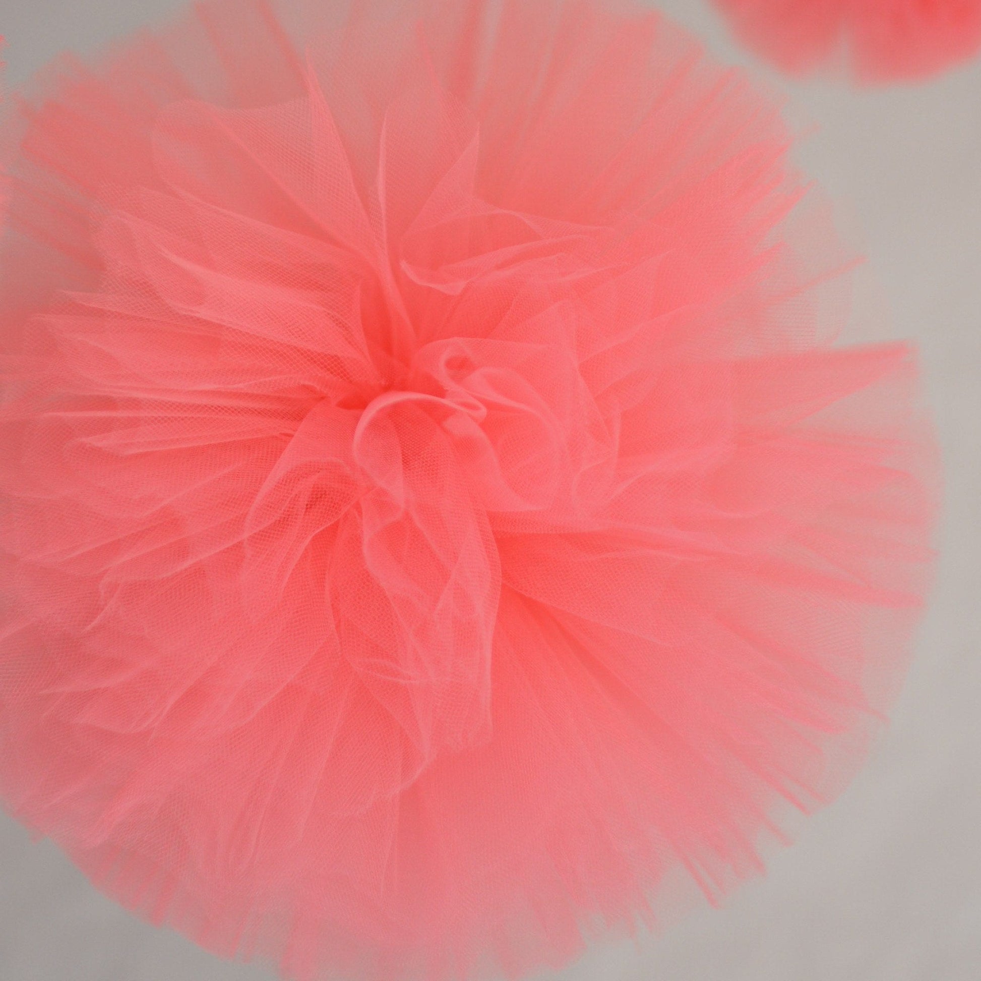 Coral tulle pom pom - Decopompoms