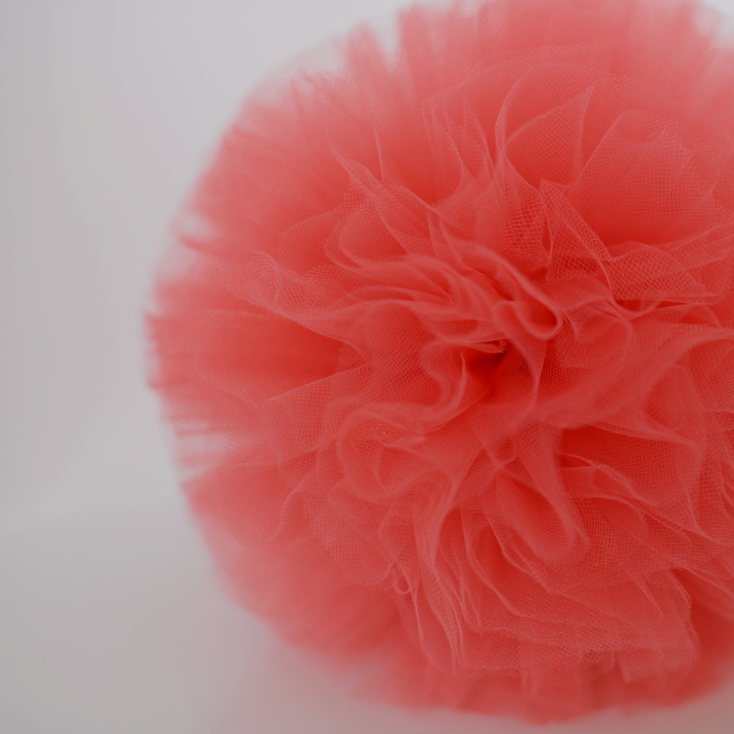 Coral tulle pom pom - Decopompoms