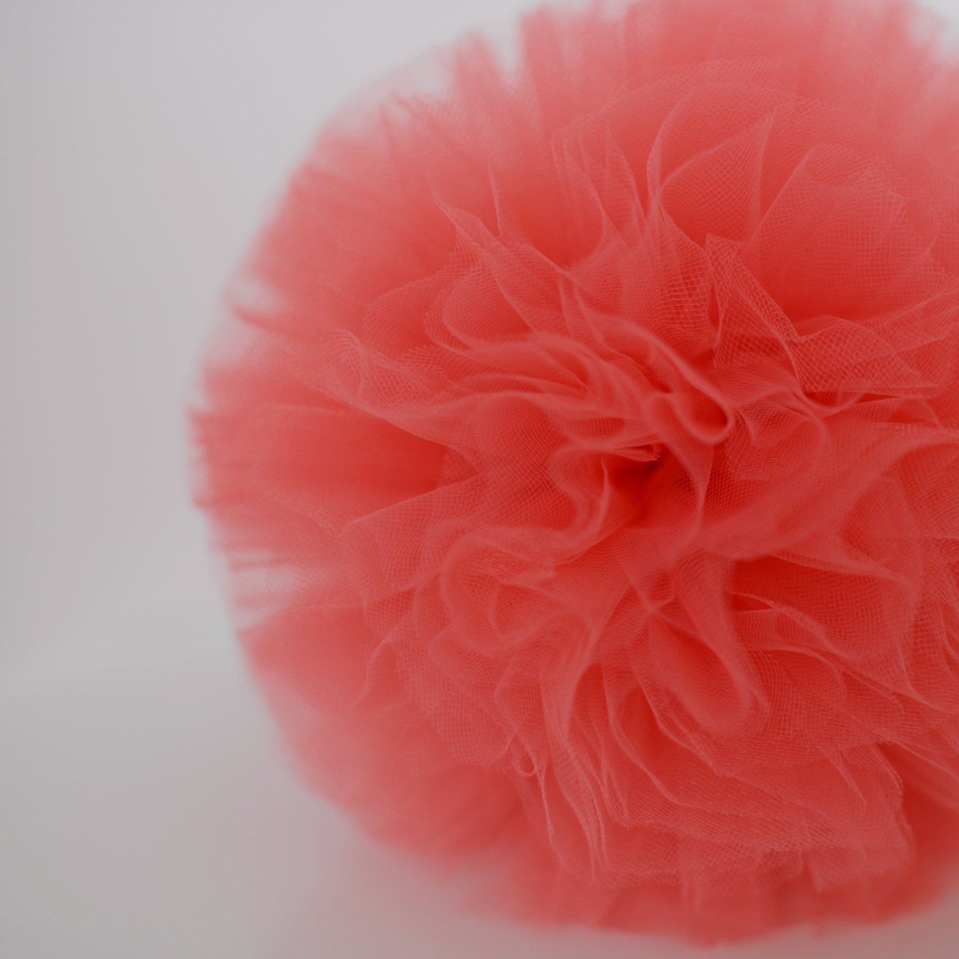 Coral tulle pom pom - Decopompoms