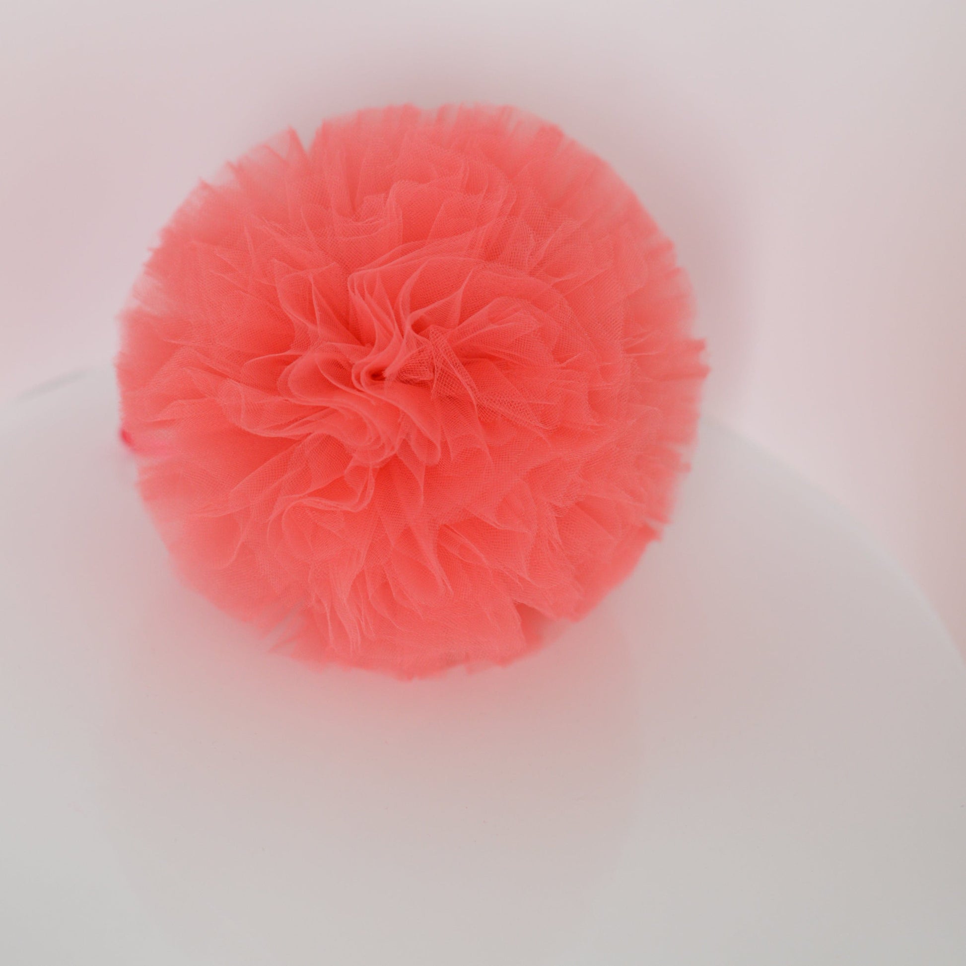 Coral tulle pom pom - Decopompoms