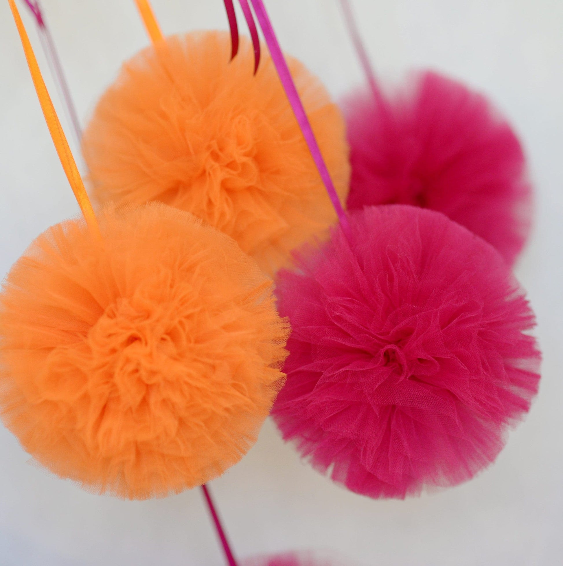 Fuschia tulle pom pom - Decopompoms