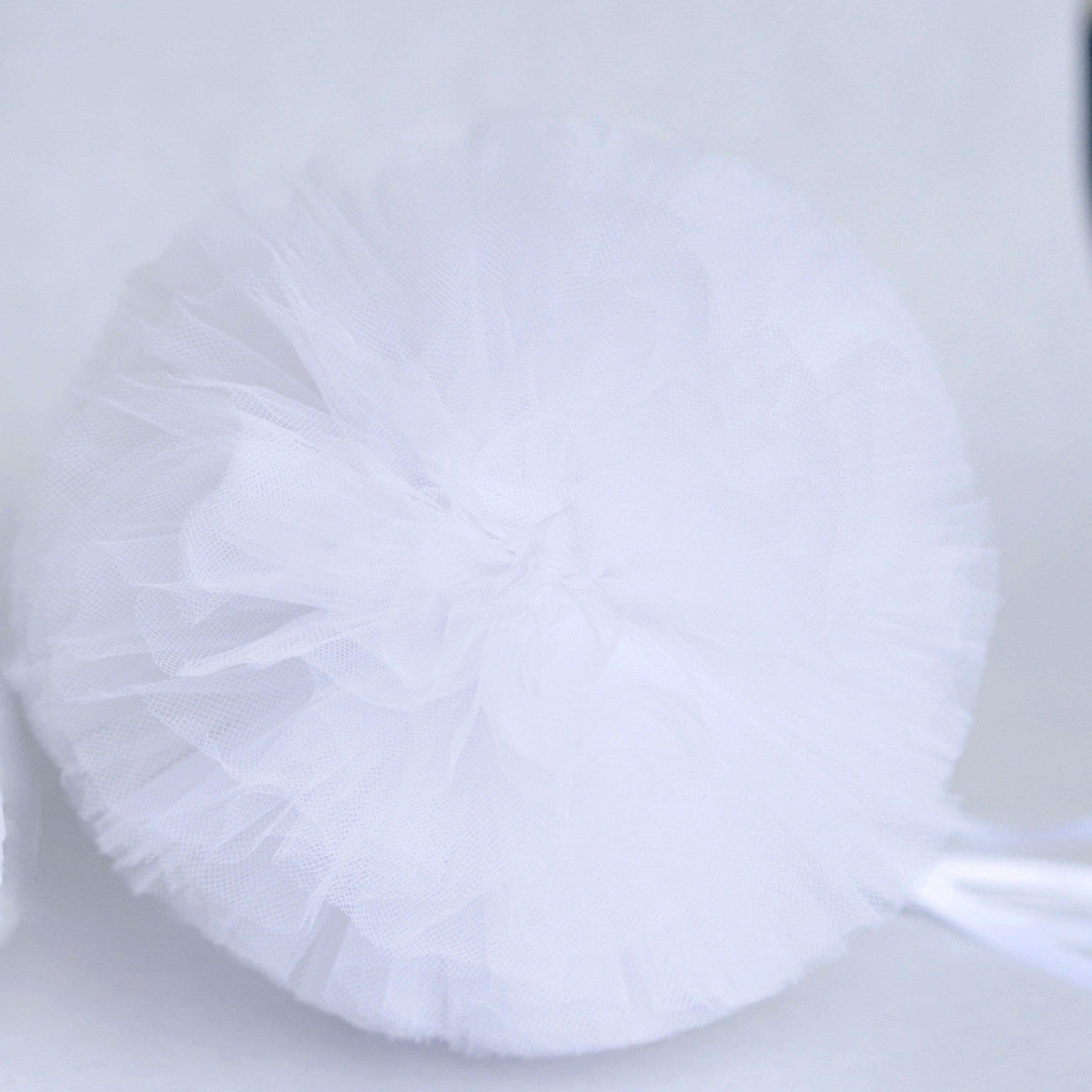 White tulle pom pom - Decopompoms