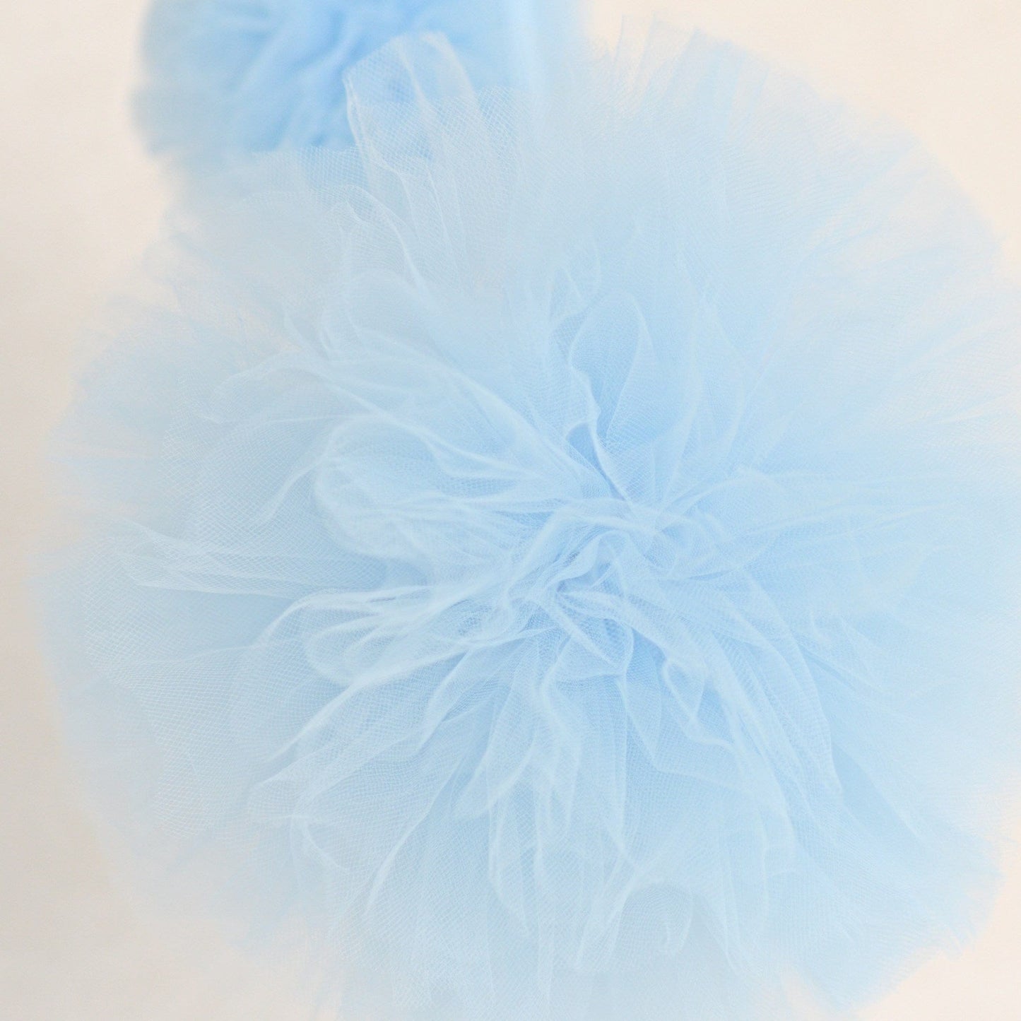 Light blue tulle pom pom - Decopompoms