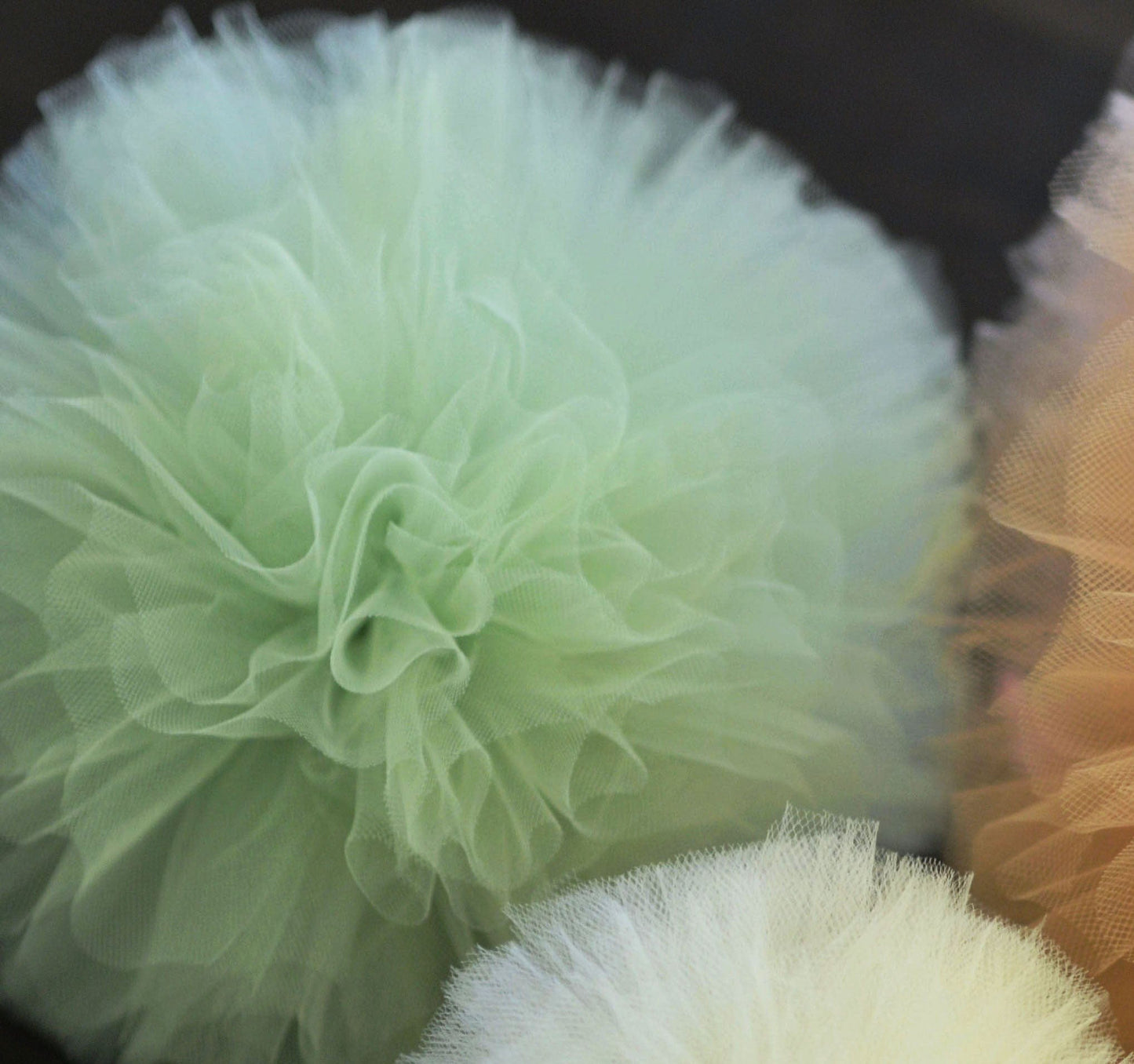Light green tulle pom pom - Decopompoms