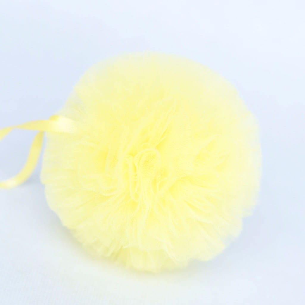 Light yellow tulle pom pom - Decopompoms