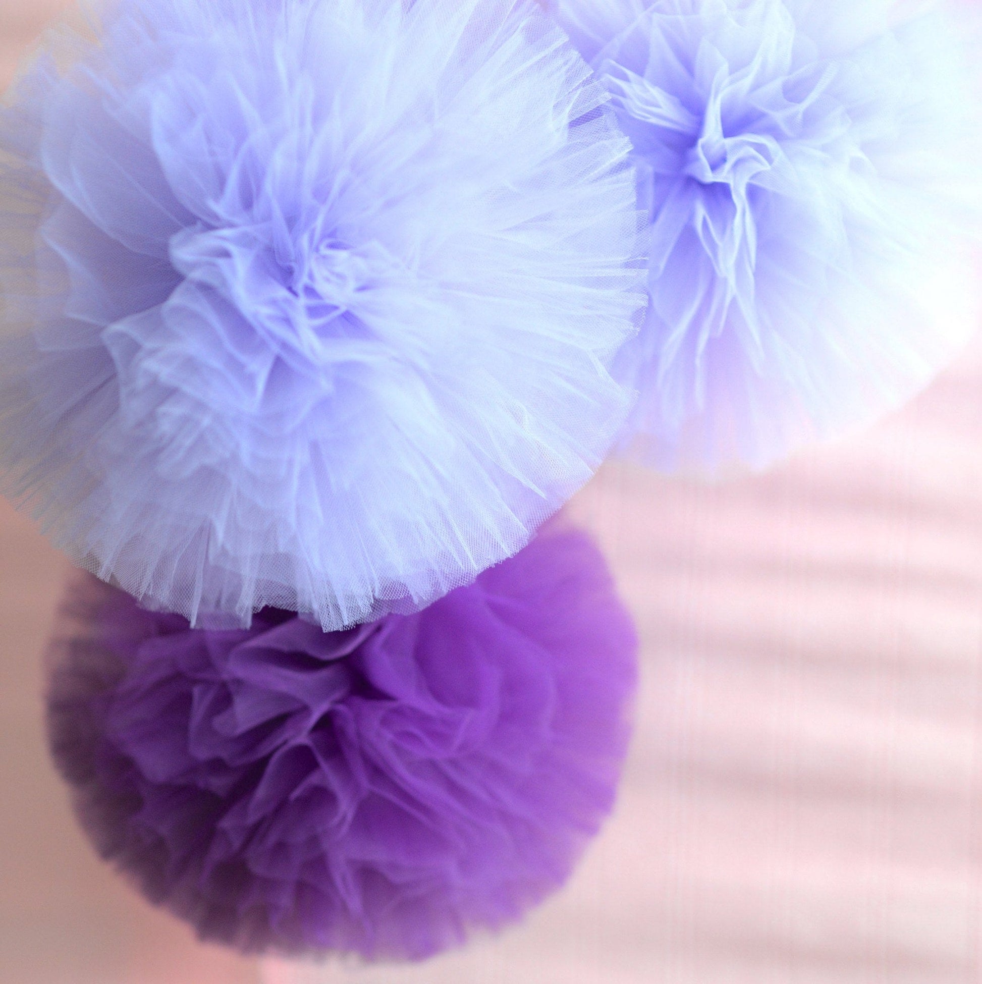 Lilac tulle pom pom - Decopompoms