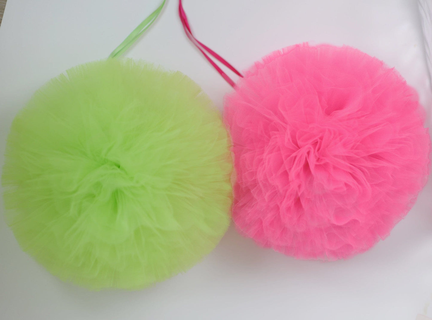 Lime tulle pom pom - Decopompoms
