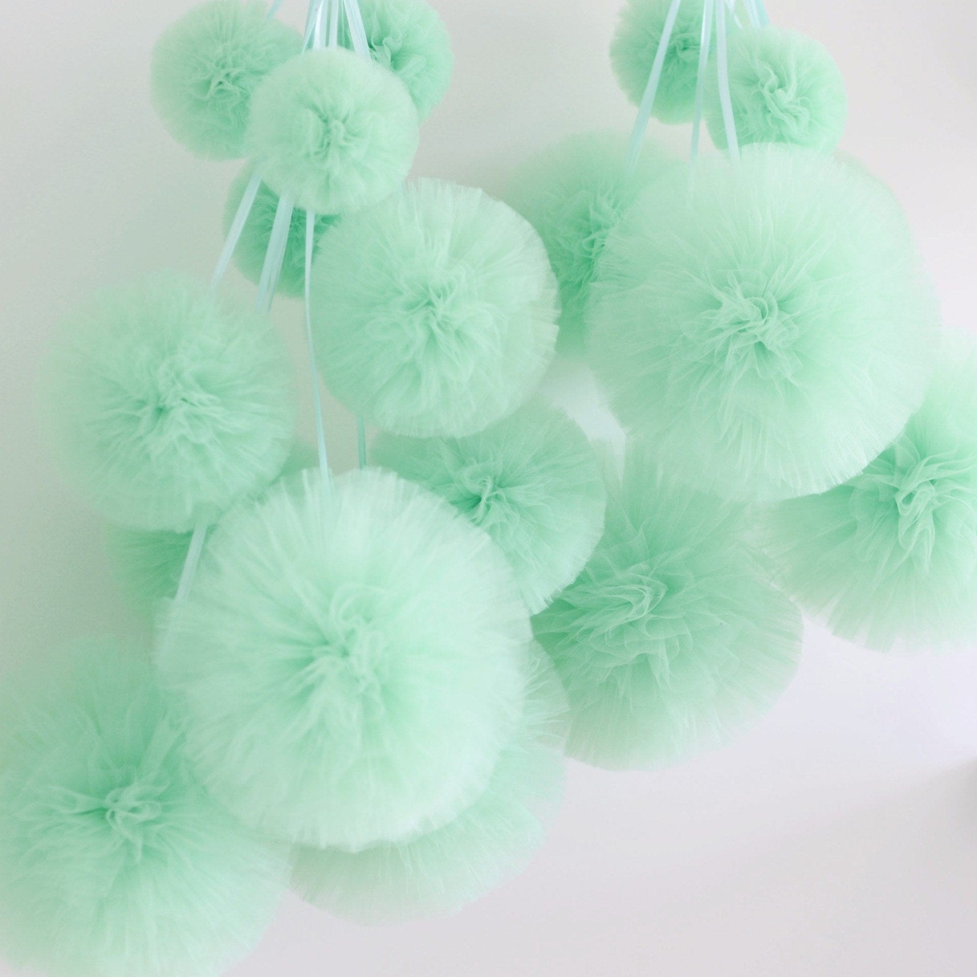 Mint tulle pom pom - Decopompoms