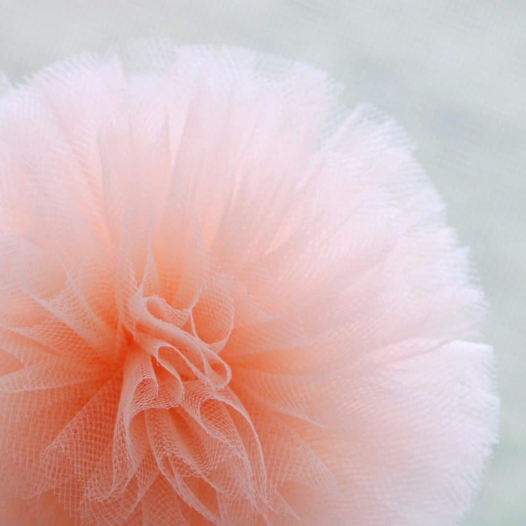 Peach tulle pom pom - Decopompoms