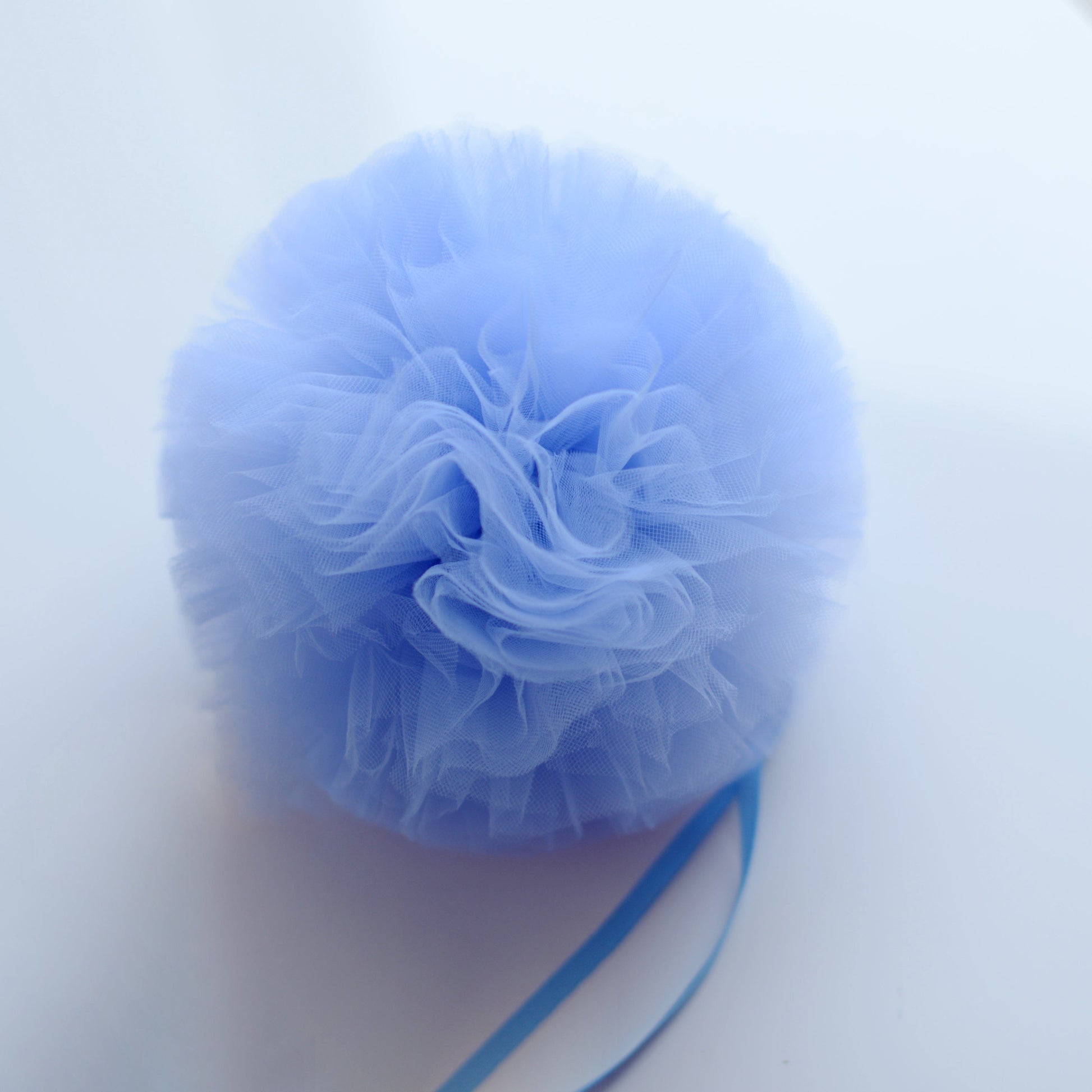 Periwinkle tulle pom pom - Decopompoms