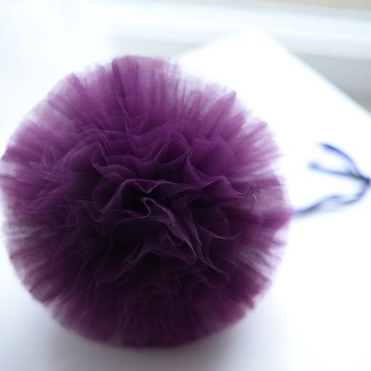 Plum tulle pom pom - Decopompoms