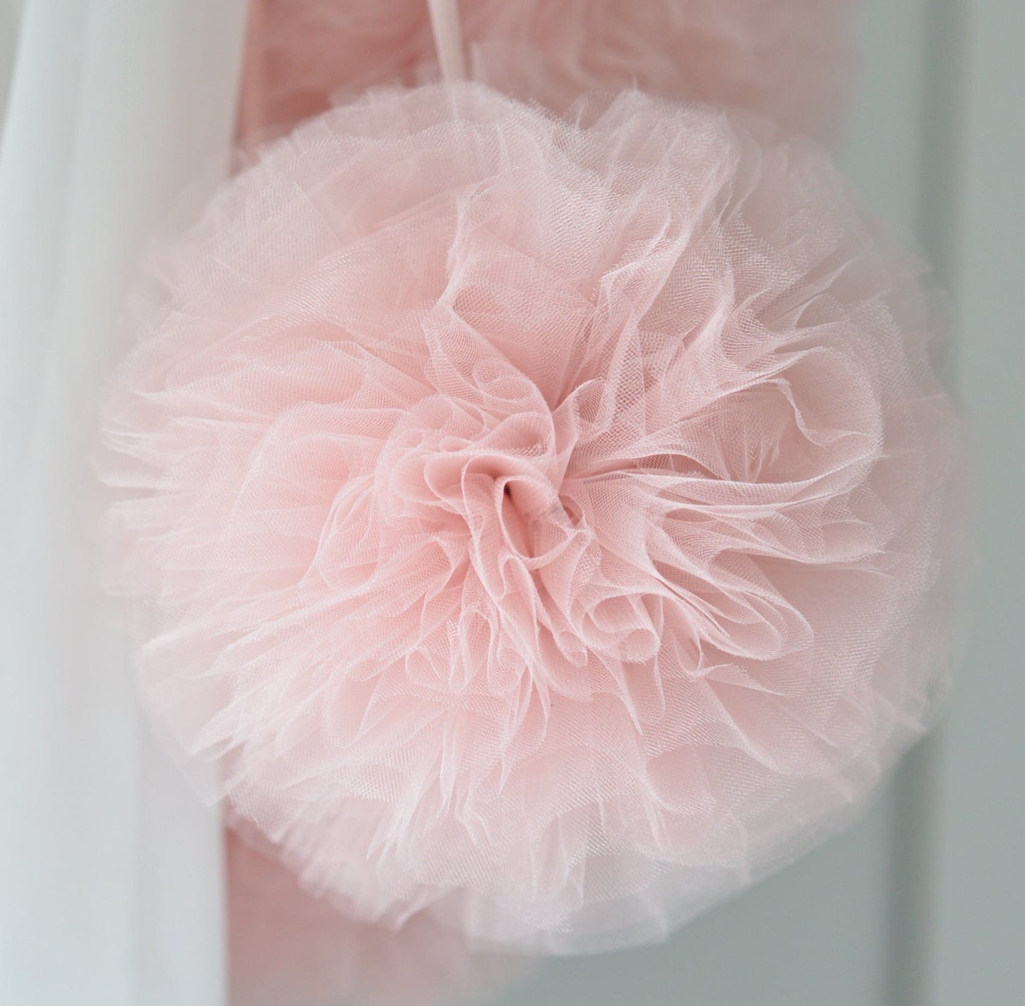 Rose gold tulle pom pom - Decopompoms
