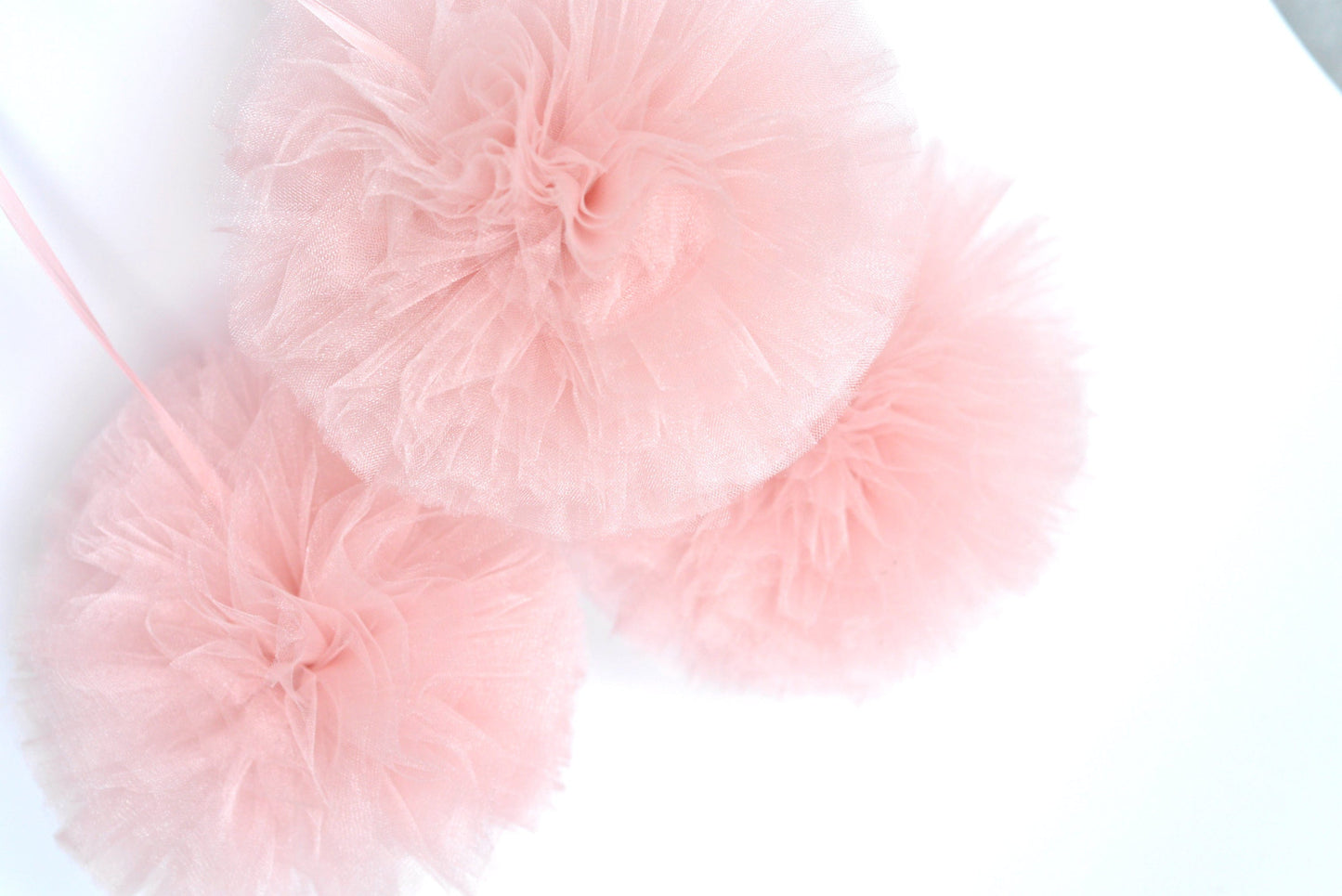 Rose gold tulle pom pom - Decopompoms