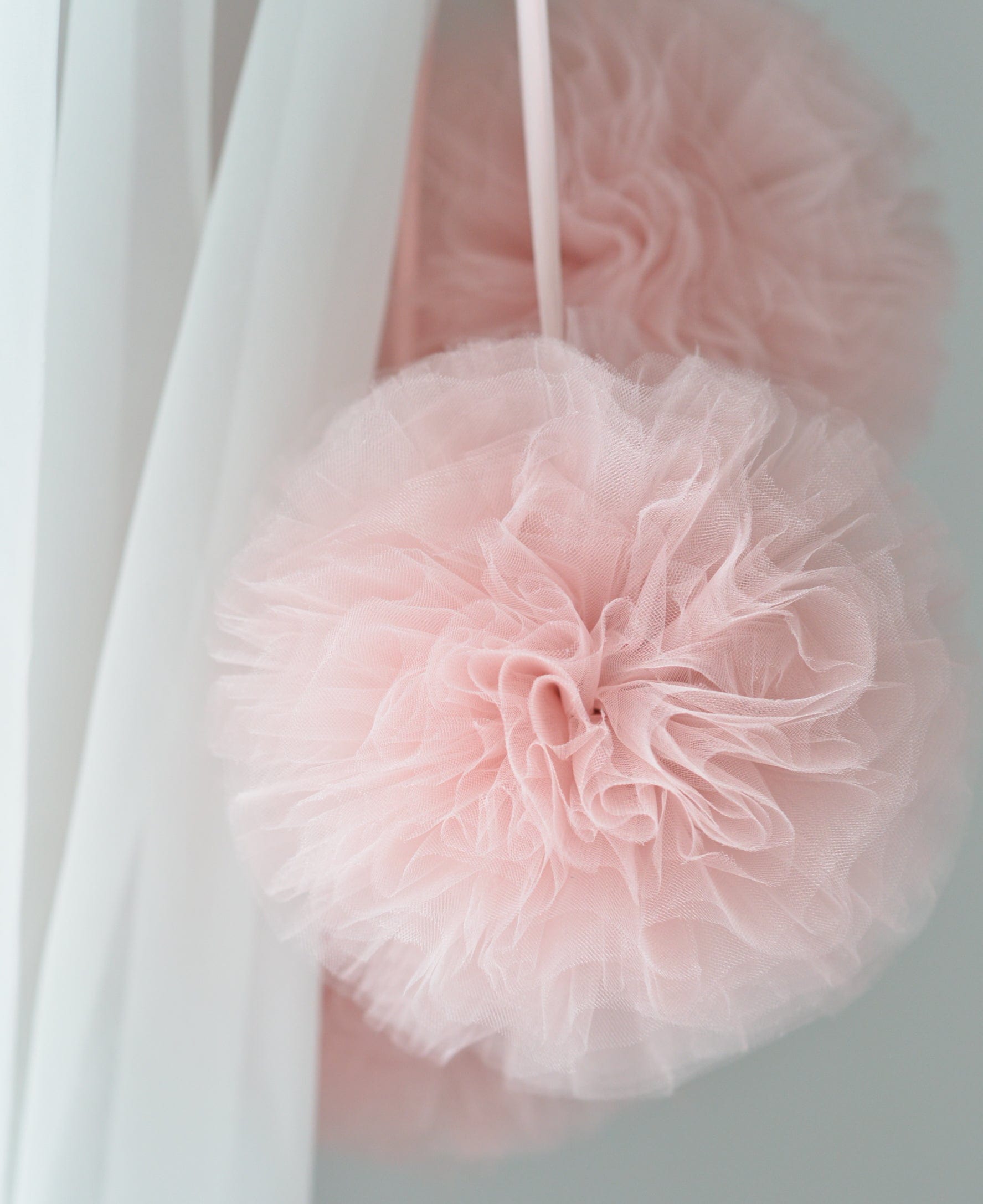 Rose gold tulle pom pom - Decopompoms