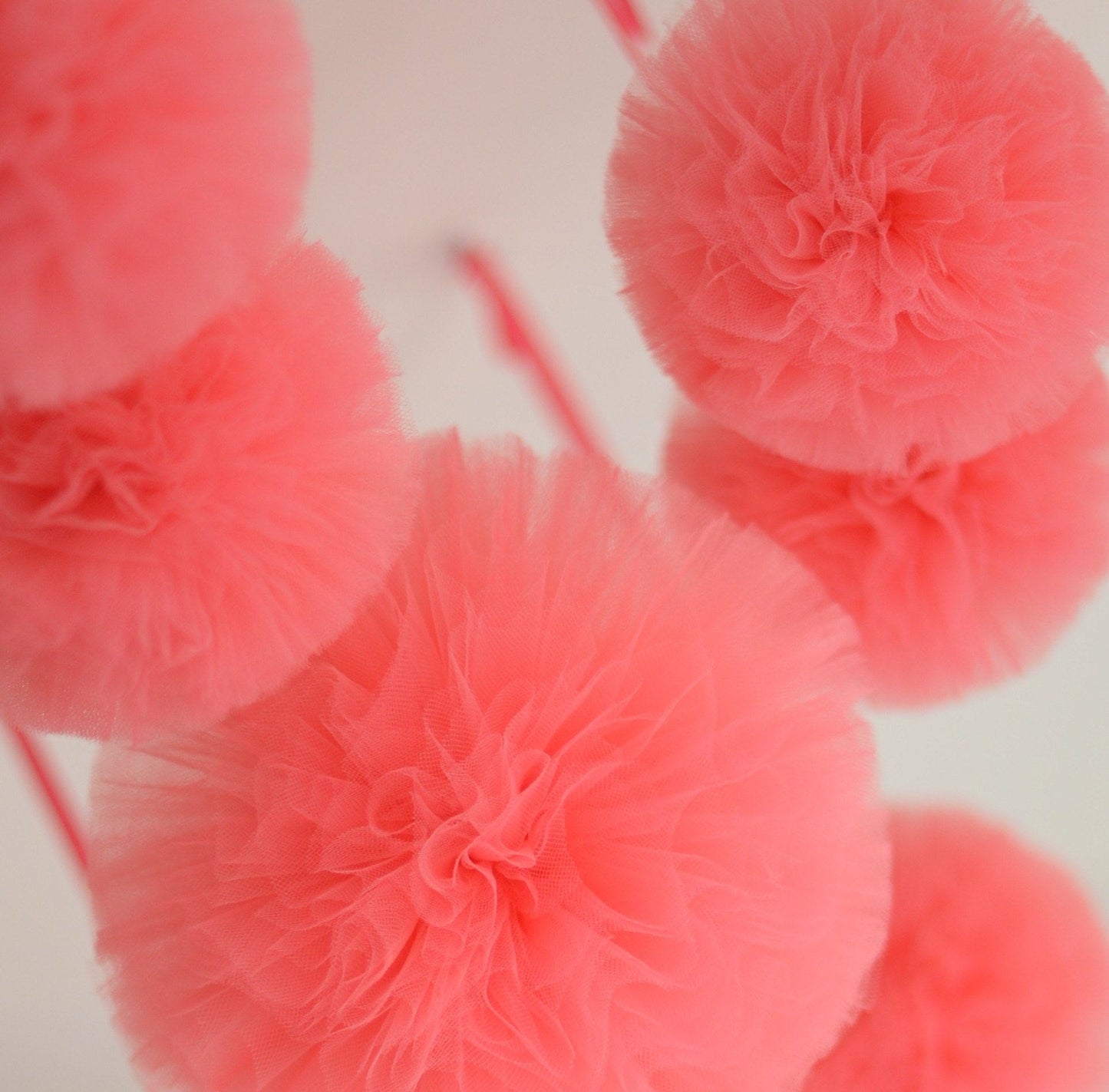 Set 20 Mixed size custom colors tulle pom poms party set - Decopompoms