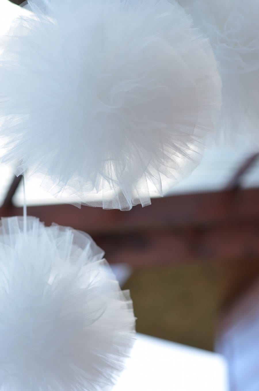 White tulle pom pom - Decopompoms
